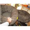 Image 1 : 2 DOG BEDS