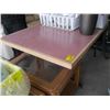Image 1 : 3X4ISH SINGLE PEDESTAL TABLE