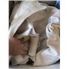 Image 2 : WHITE OSTRICH HIDES & PIECES
