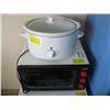 Image 1 : TOASTER OVEN & A CROCKPOT