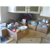 Image 1 : 6 BOXES OF MISC. DISHES, PLASTICWARE, GLASSES, ETC.