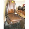 Image 2 : DINETTE TABLE WITH 4 CHAIRS