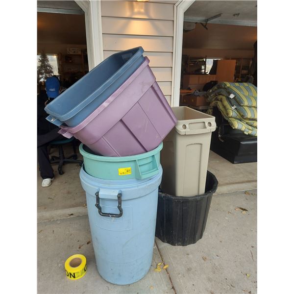 LOT OF GARBAGE CANS & TOTES