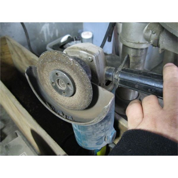 MAKITA 125MM ANGLE GRINDER