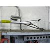 Image 2 : GRABBER & A BATHTUB BAR