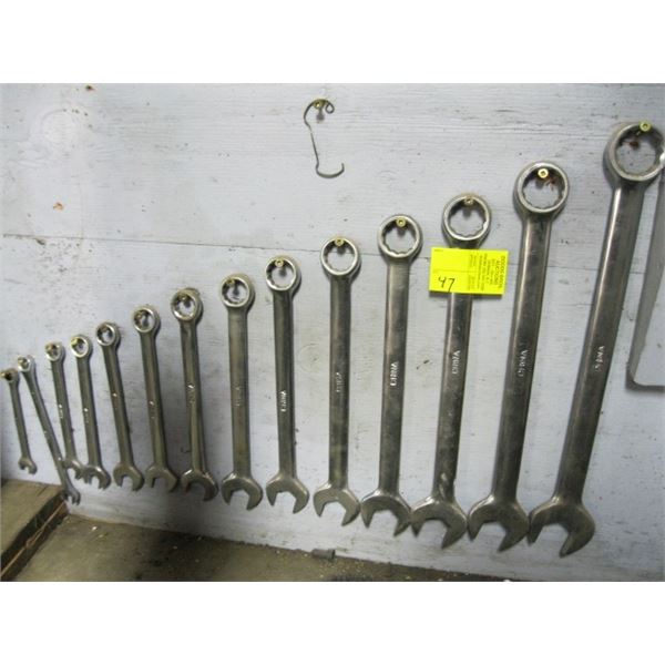 SET OF SAE WRENCHES