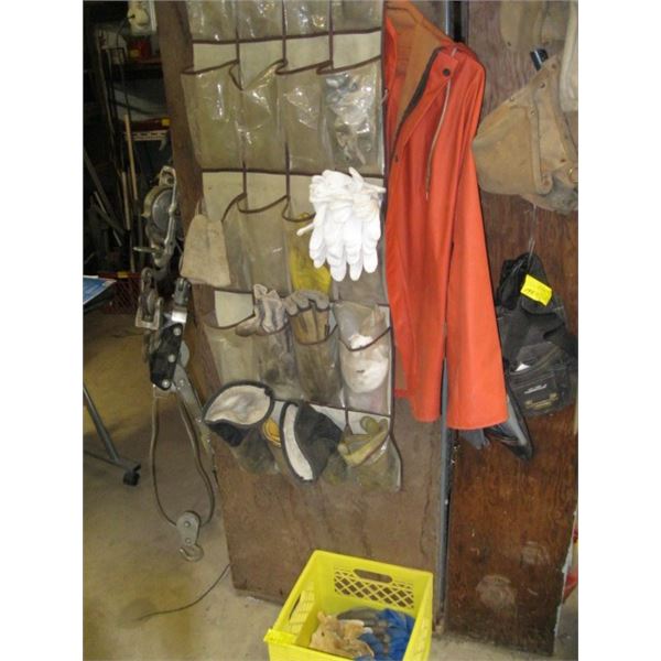 ASST. GLOVES & GLOVE RACK