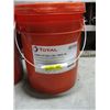 Image 1 : NEW 19L PAIL OF 15W40 OIL