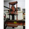 Image 2 : HYDRAULIC PRESS