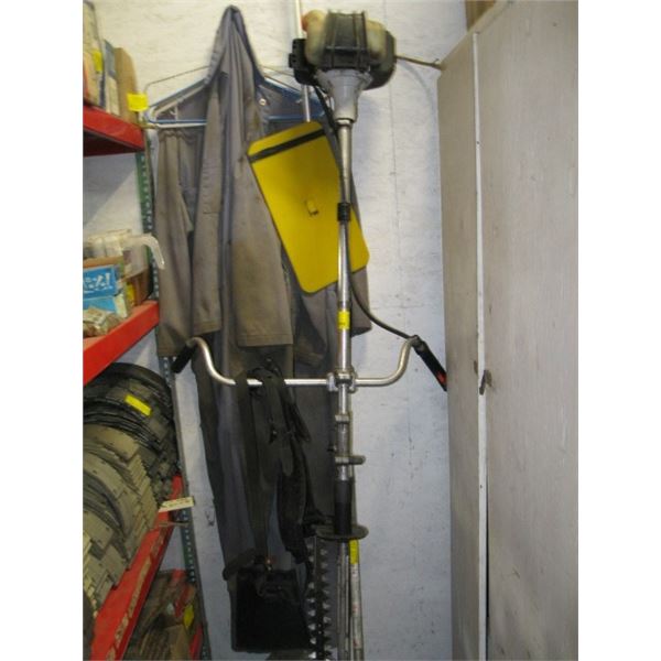 ECHO GAS HEDGE TRIMMER WITH WEED EATER ATTACHMENT & ACCESS.