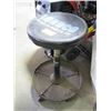 Image 2 : LORDCO AUTO PARTS MECHANIC'S STOOL