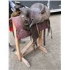 Image 2 : WESTERN SADDLE MADE BY THE OZARK LEATHER CO., PROFESSIONAL LINE, WACO, TX, #1143 WITH SADDLE STAND &