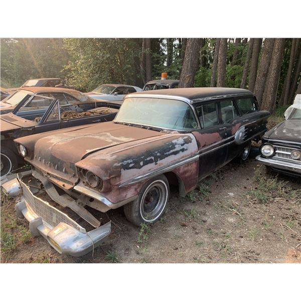1958 Pontiac Safari wagon - usual rust, cool project