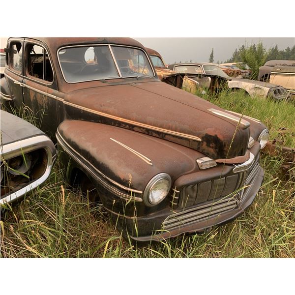 1946 Mercury sedan - 4 dr, parts car