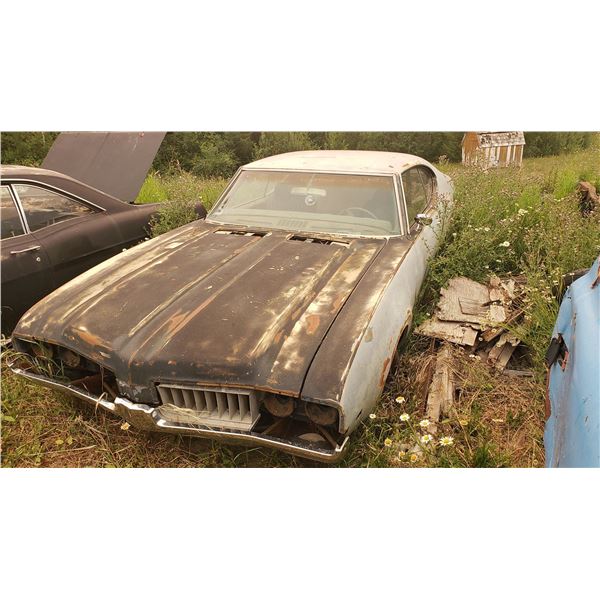 1968 Oldmobile Cutlass Supreme - 2dr hardtop shell, good body
