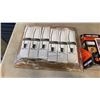 Image 2 : 2 NEW BLACK AND DECKER MARKSMAN DISTANCE METERS AND 6 ET18 BULBS