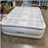Image 2 : QUEEN SIZE INFLATABLE BEAUTYREST AIR BED WITH BUILT IN PUMP