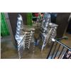 Image 1 : 16 STACKING CHAIRS