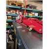 Image 1 : RED TROLLEY JACK AND PAIR OF 2 TON AXLE STAND