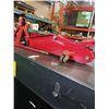 Image 3 : RED TROLLEY JACK AND PAIR OF 2 TON AXLE STAND