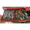 Image 2 : BEACH TOOL CHEST WITH CONTENTS