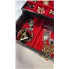 Image 3 : JEWELRY BOX WITH CONTENTS WITH FINGER WATCH BRACELET AND MORE