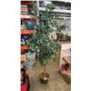 Image 1 : ARTIFICIAL TREE