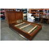 Image 1 : QUEENSIZE WOOD BED FRAME
