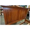 Image 2 : QUEENSIZE WOOD BED FRAME
