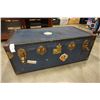 Image 2 : VINTAGE BLUE STEAMER TRUNK WITH TRAY