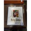 Image 1 : 1982 HOLY BIBLE