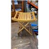 Image 2 : 4 FOLDING WOOD KIDS CHAIRS