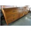 Image 3 : MID CENTURY 6 DRAWER DRESSER