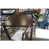Image 3 : DINING TABEL AND 4 BAR STOOLS