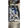 Image 1 : TRAY OF GOLF BALLS AND TEES