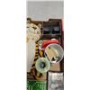 Image 2 : TRAY OF ANTIQUE COLLECTIBLES TONY THE TIGER, PARTRIDGE FAMILY CARDS AND MORE