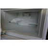Image 3 : WHITE FRIGIDAIRE REFRIDGERATOR - WORKING