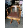 Image 1 : VINTAGE WOOD CHAIR