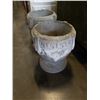 Image 2 : 2 CONCRETE PLANTERS