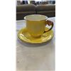 Image 2 : 2 ROYAL WINTON CUP AND SAUCERS W/ EXTRA SAUCER