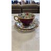 Image 7 : 2 ROYAL WINTON CUP AND SAUCERS W/ EXTRA SAUCER