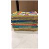 Image 2 : LOT OF HOCKEY CARDS AND ARCHIE COMICS