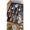 Image 2 : TRAY OF GRINDERS, PIPES AND ROLLING PAPERS