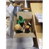 Image 2 : LOT OF VINTAGE FIGURES AND COLLECTABLES
