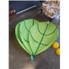 Image 2 : 3 LEAF SHADE DECORATIONS AND BASES