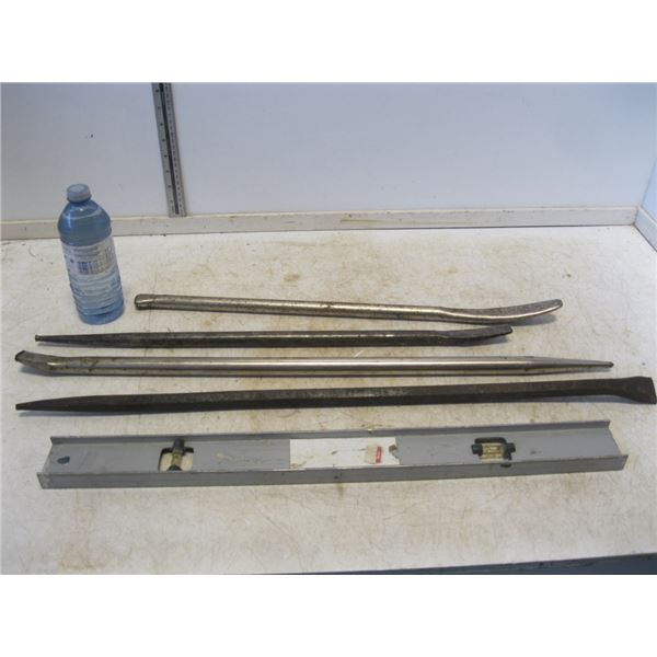 Misc lot of pry bars/ 24" level