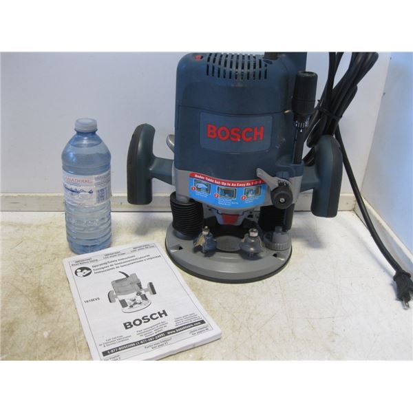 Bosch Router looks like new /with two bits