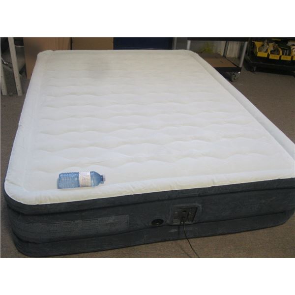 Queen Size Air Mattress with build in Pump