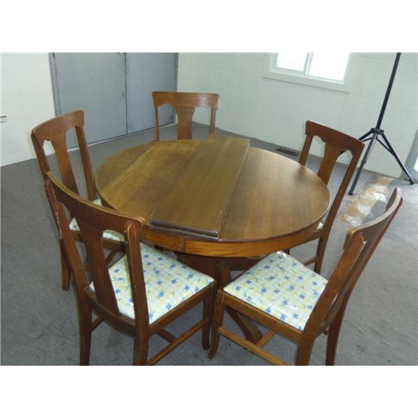 Antique Table and 6 Chairs Originated from Ontario The owners lived to 105 years old, she passed awa
