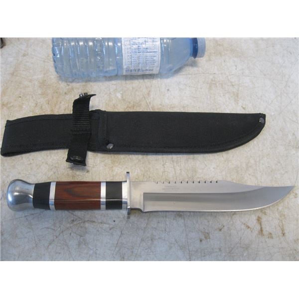 New Knife with Stainless Steel Blade & case